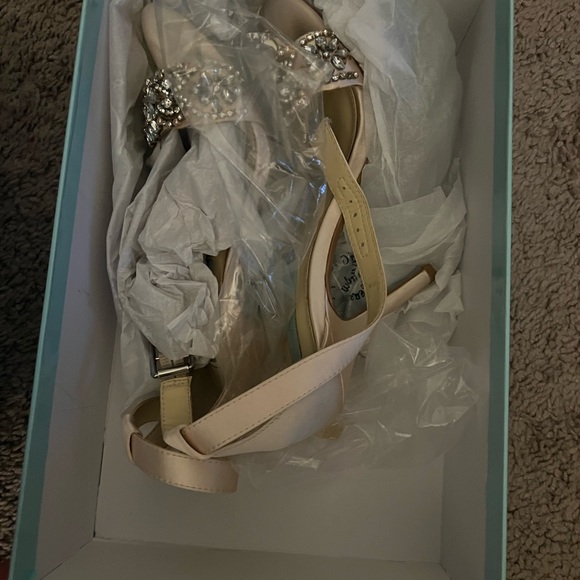 Look like new SB- Gina Champagne Style - Picture 3 of 6